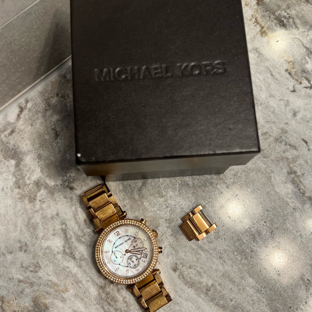Michael Kors Parker Rose Gold Tone Watch - Picture 7 of 7
